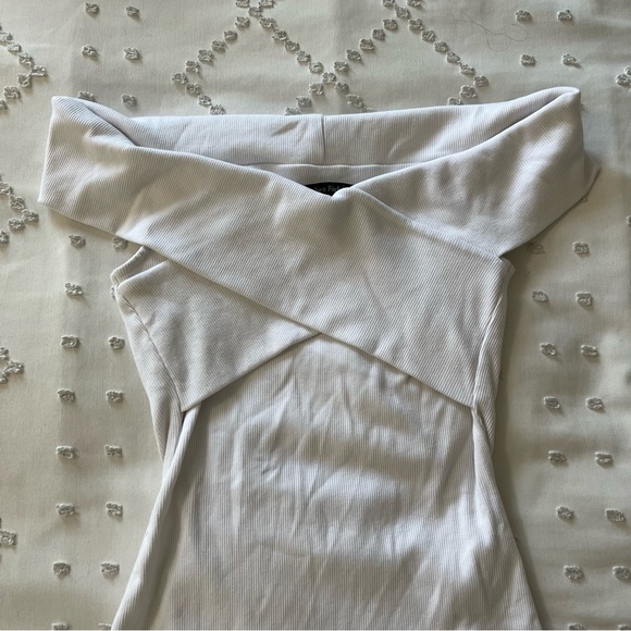 Abercrombie & Fitch White Ribbed Off the Shoulder Bodysuit - Picture 2 of 7